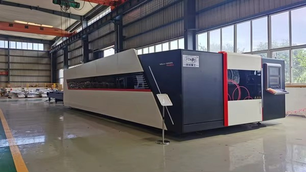 Полностью закрытый станок для  – обзор и цена Industrial Fiber Laser Cutting Machine