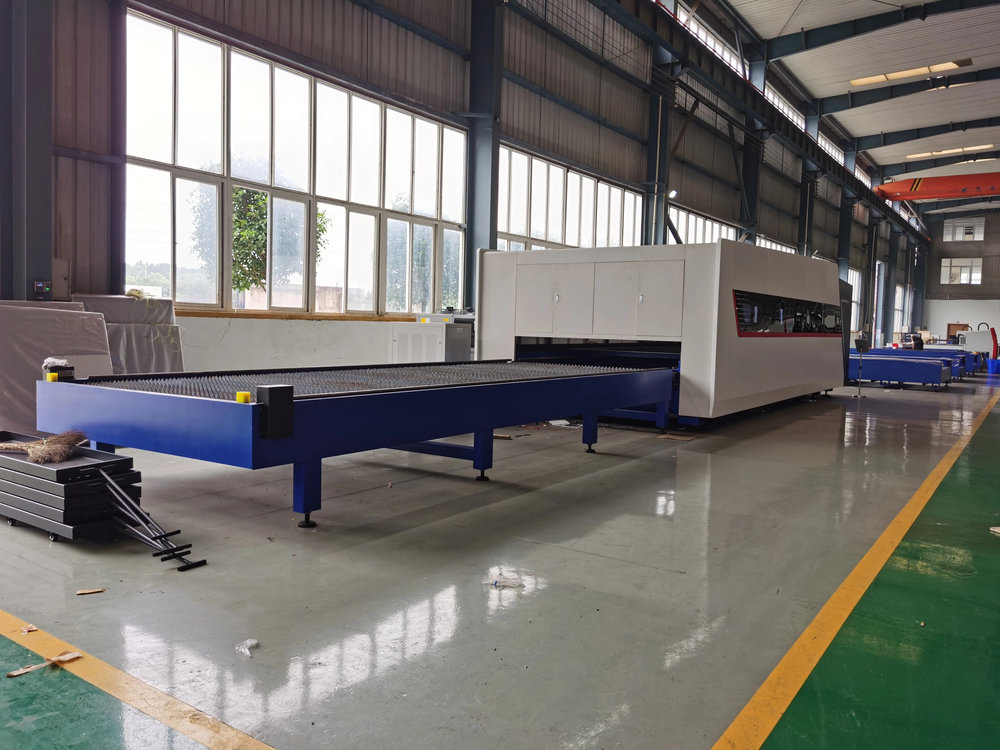 Полностью закрытый станок для  – обзор и цена Industrial Fiber Laser Cutting Machine